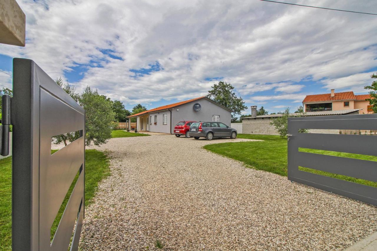Natascha In Pamici - Haus Fuer 6 Personen Villa Zminj Luaran gambar