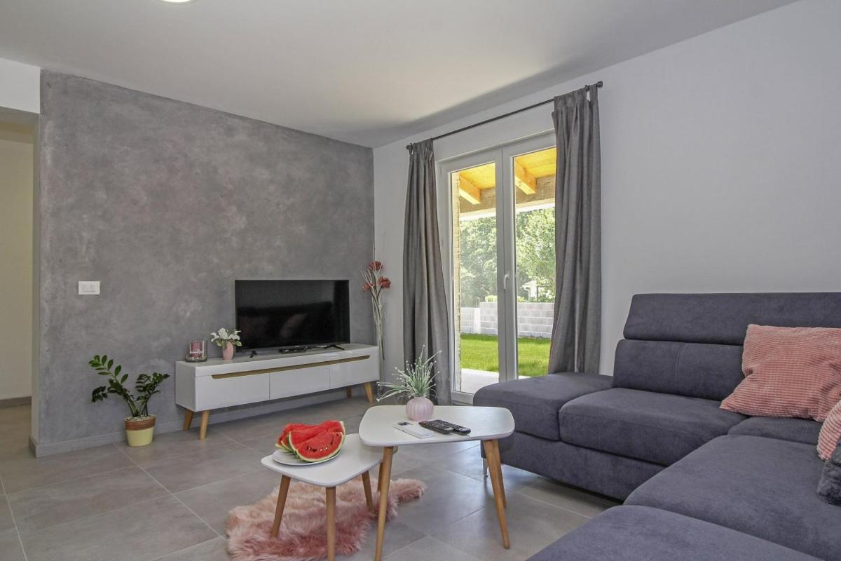 Natascha In Pamici - Haus Fuer 6 Personen Villa Zminj Luaran gambar