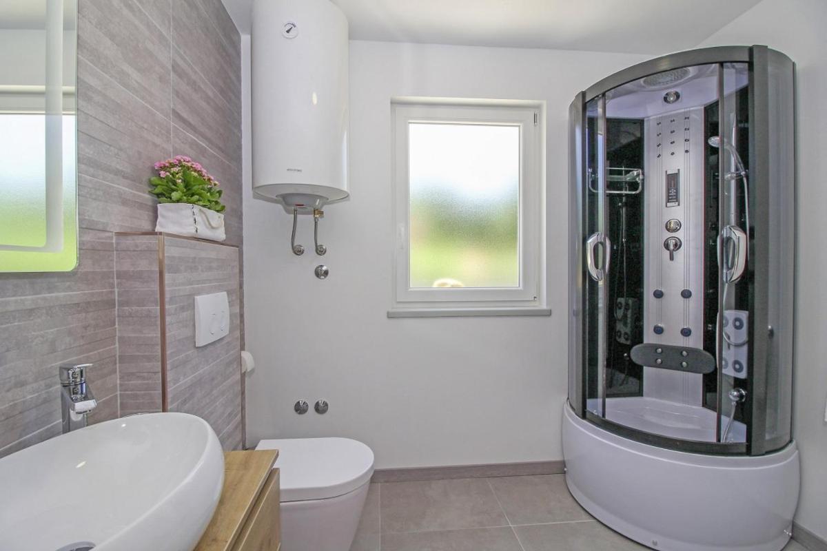 Natascha In Pamici - Haus Fuer 6 Personen Villa Zminj Luaran gambar