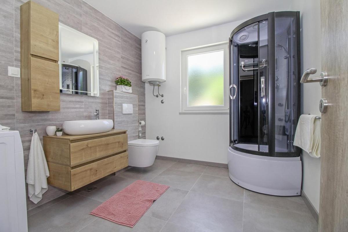 Natascha In Pamici - Haus Fuer 6 Personen Villa Zminj Luaran gambar