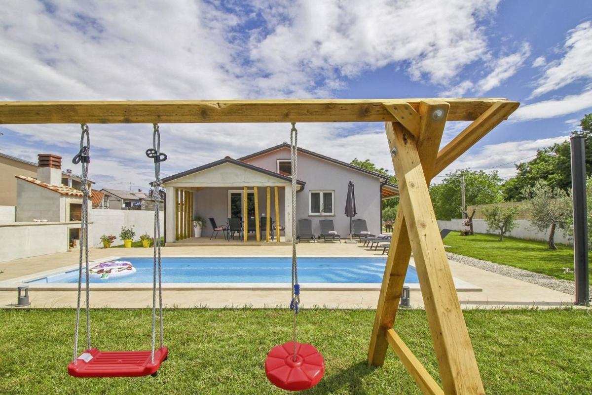 Natascha In Pamici - Haus Fuer 6 Personen Villa Zminj Luaran gambar
