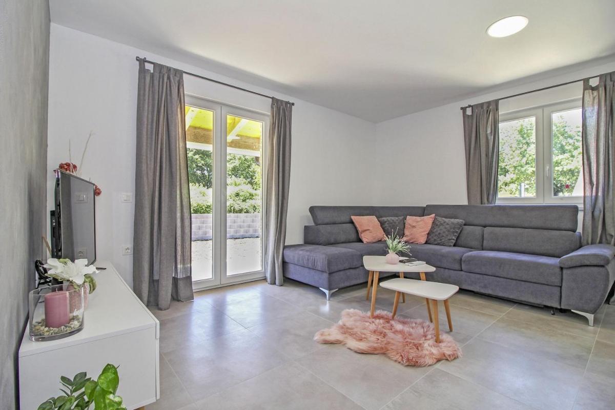 Natascha In Pamici - Haus Fuer 6 Personen Villa Zminj Luaran gambar