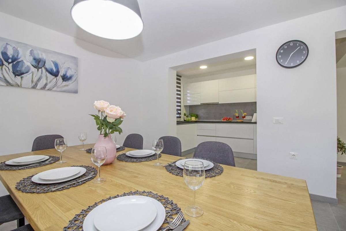 Natascha In Pamici - Haus Fuer 6 Personen Villa Zminj Luaran gambar