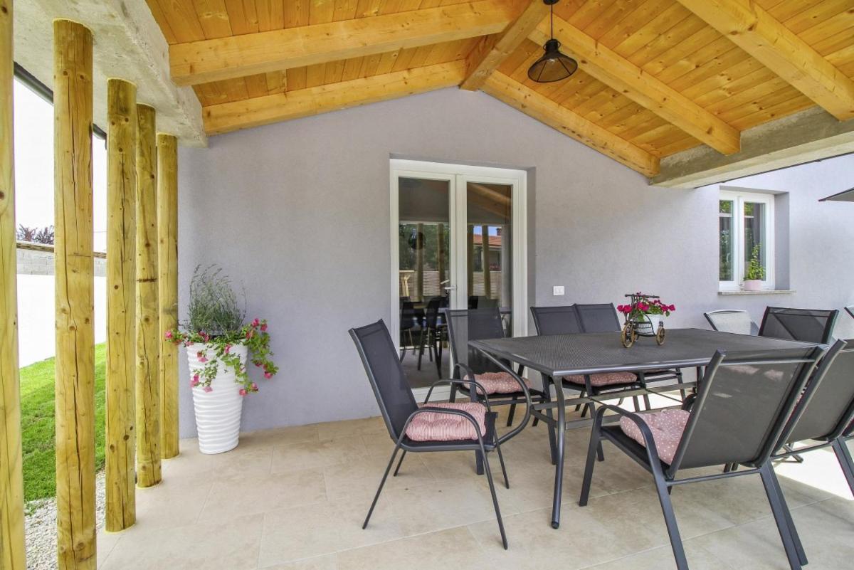 Natascha In Pamici - Haus Fuer 6 Personen Villa Zminj Luaran gambar