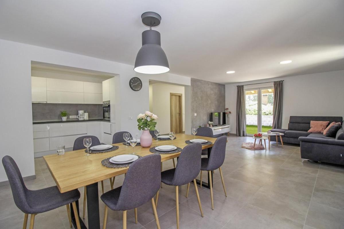 Natascha In Pamici - Haus Fuer 6 Personen Villa Zminj Luaran gambar